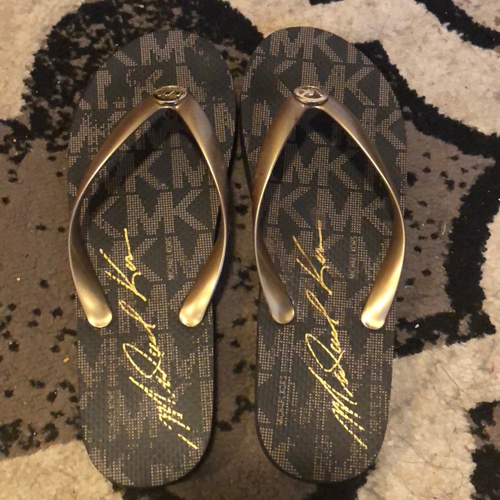 Michael Kors flip flops size 8